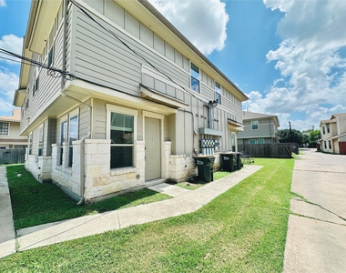 2216 Creekside Ln - Photo Thumbnail 1