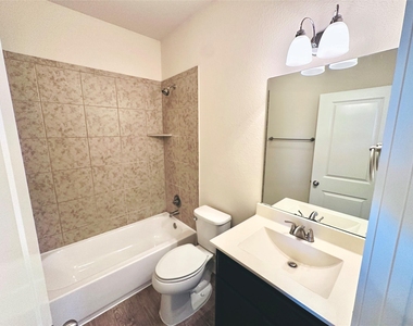 2216 Creekside Ln - Photo Thumbnail 15