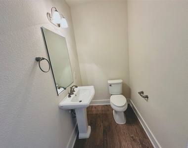 2216 Creekside Ln - Photo Thumbnail 12