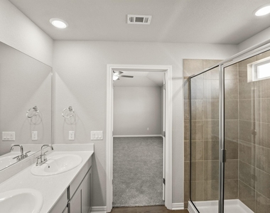 121 Greenway Ln - Photo Thumbnail 10