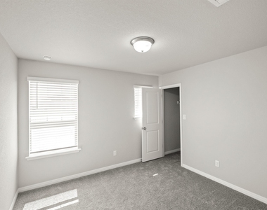 121 Greenway Ln - Photo Thumbnail 8