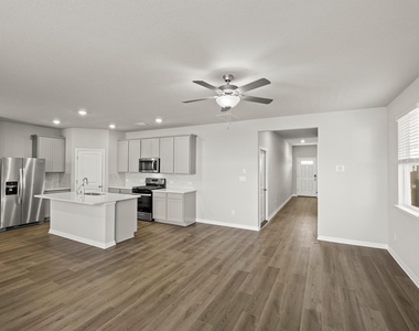 121 Greenway Ln - Photo Thumbnail 3