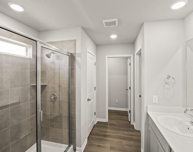 121 Greenway Ln - Photo Thumbnail 13