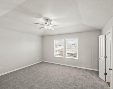 121 Greenway Ln - Photo Thumbnail 9