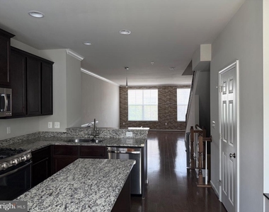 310 White Oak Way - Photo Thumbnail 8