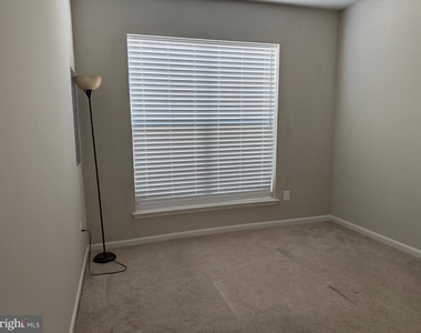 310 White Oak Way - Photo Thumbnail 4