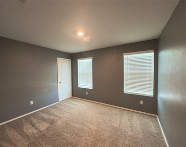512 Gabbro Gdns - Photo Thumbnail 21