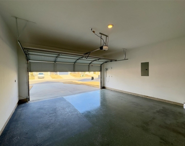 512 Gabbro Gdns - Photo Thumbnail 29