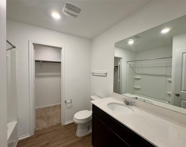 512 Gabbro Gdns - Photo Thumbnail 12