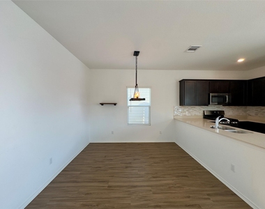 512 Gabbro Gdns - Photo Thumbnail 7