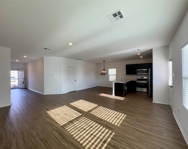 512 Gabbro Gdns - Photo Thumbnail 3