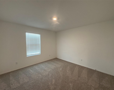 512 Gabbro Gdns - Photo Thumbnail 17