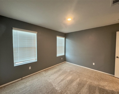 512 Gabbro Gdns - Photo Thumbnail 20