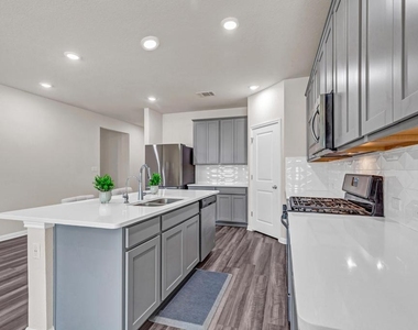 913 Main St - Photo Thumbnail 8