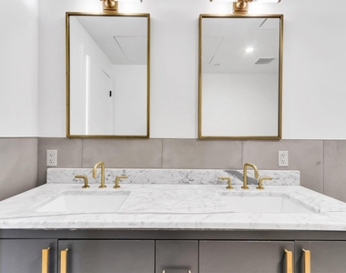 70 Rainey St - Photo Thumbnail 21