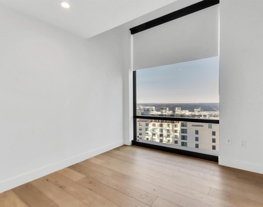 70 Rainey St - Photo Thumbnail 24