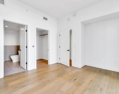 70 Rainey St - Photo Thumbnail 18