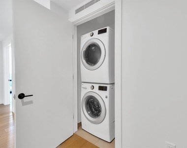 70 Rainey St - Photo Thumbnail 13