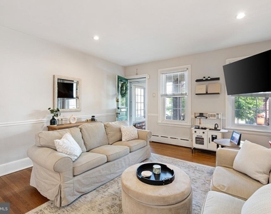 1310 N Dupont Street - Photo Thumbnail 4