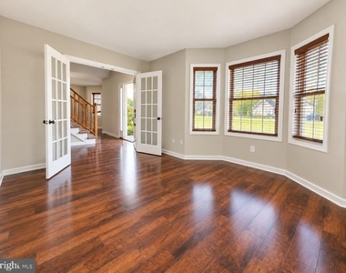 366 Cantwell Drive - Photo Thumbnail 5