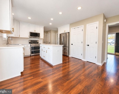 366 Cantwell Drive - Photo Thumbnail 9