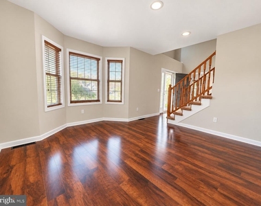366 Cantwell Drive - Photo Thumbnail 7