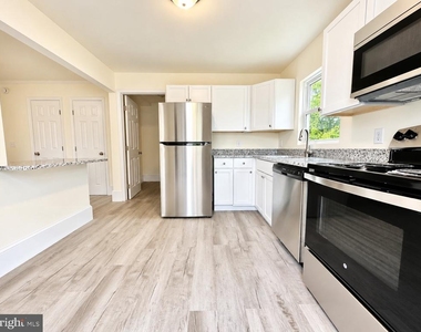 5613 N Dupont Highway - Photo Thumbnail 3