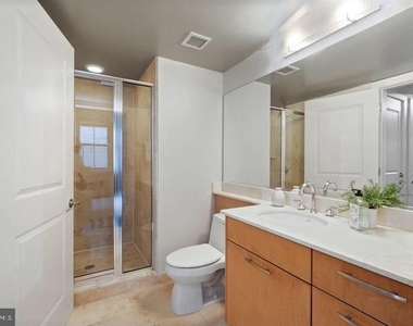 916 G Street Nw - Photo Thumbnail 9