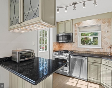 2749 Arizona Avenue Nw - Photo Thumbnail 10