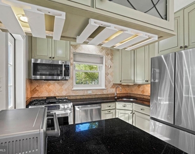 2749 Arizona Avenue Nw - Photo Thumbnail 9