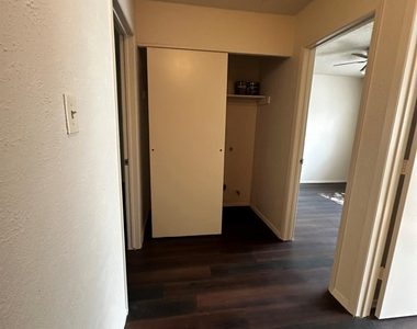 5403 West Gate Blvd - Photo Thumbnail 16