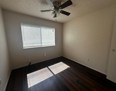 5403 West Gate Blvd - Photo Thumbnail 11
