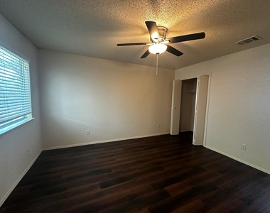 5403 West Gate Blvd - Photo Thumbnail 15