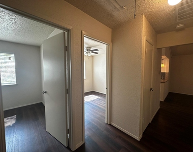 5403 West Gate Blvd - Photo Thumbnail 9