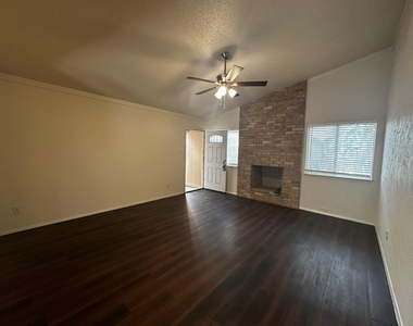 5403 West Gate Blvd - Photo Thumbnail 3