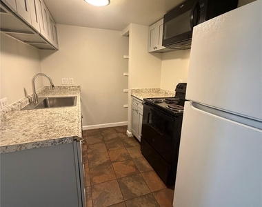 8017 Gessner Dr - Photo Thumbnail 2