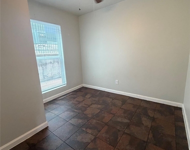 8017 Gessner Dr - Photo Thumbnail 3