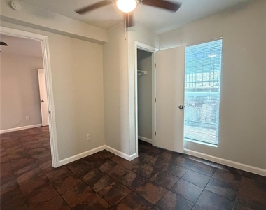 8017 Gessner Dr - Photo Thumbnail 4