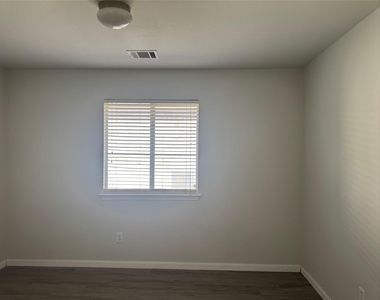 2602 Granite Creek Dr - Photo Thumbnail 9