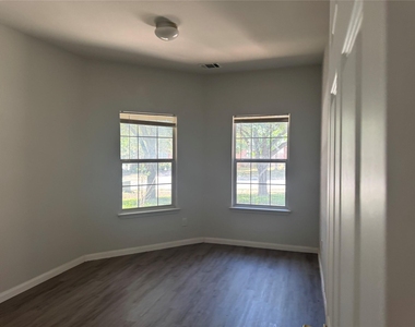 2602 Granite Creek Dr - Photo Thumbnail 8
