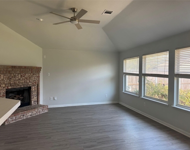 2602 Granite Creek Dr - Photo Thumbnail 3