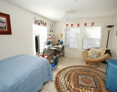 1020 Ellingson Ln - Photo Thumbnail 14