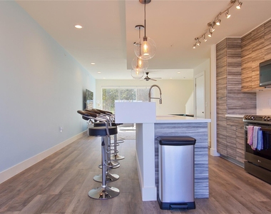 604 N Bluff Dr - Photo Thumbnail 7