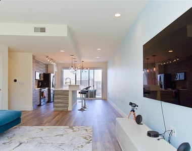 604 N Bluff Dr - Photo Thumbnail 5