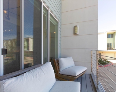 604 N Bluff Dr - Photo Thumbnail 3