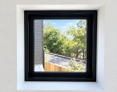 605 E 55th St - Photo Thumbnail 12