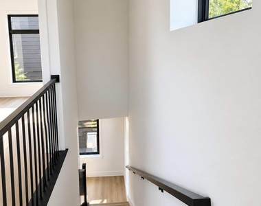 605 E 55th St - Photo Thumbnail 8