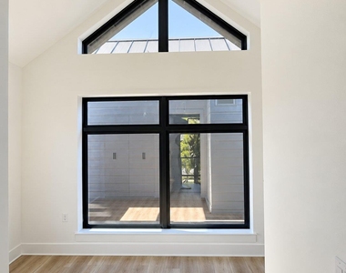 605 E 55th St - Photo Thumbnail 15
