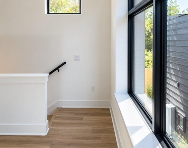 605 E 55th St - Photo Thumbnail 9