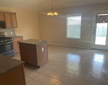 2276 Green Meadows Ln - Photo Thumbnail 2